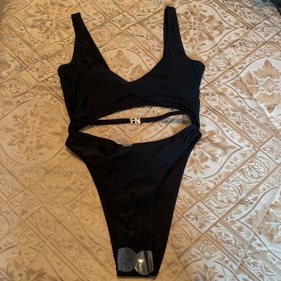 FASHION NOVA Babe One Piece Swimsuit - Picture 3 of 6